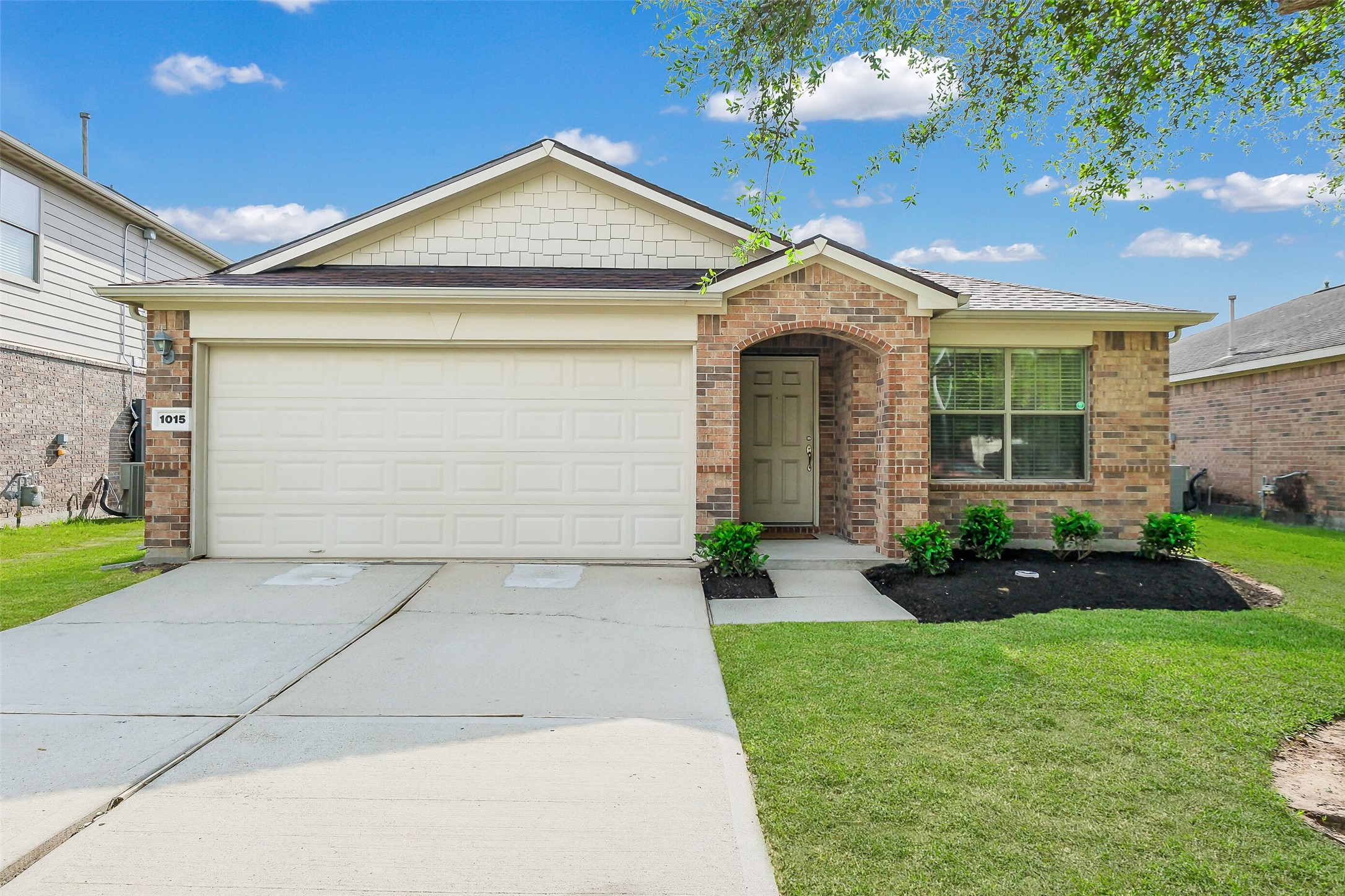 1015 Honeysuckle Vine Drive Rosenberg, TX 77469 - Photo 1 of 29 a front view of a house with garden