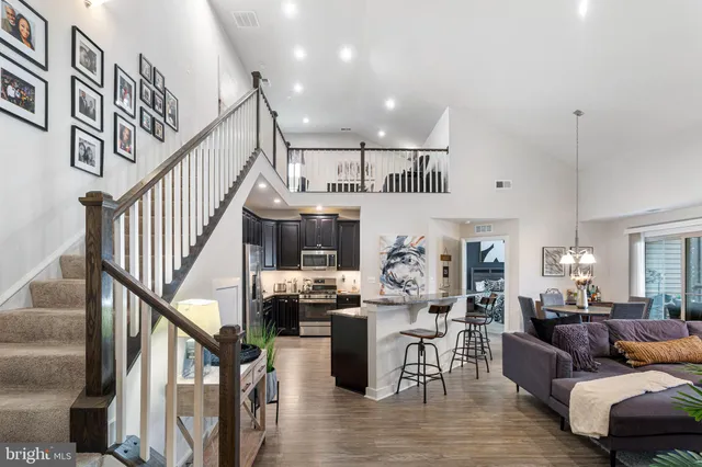 a view of entryway and kitchen