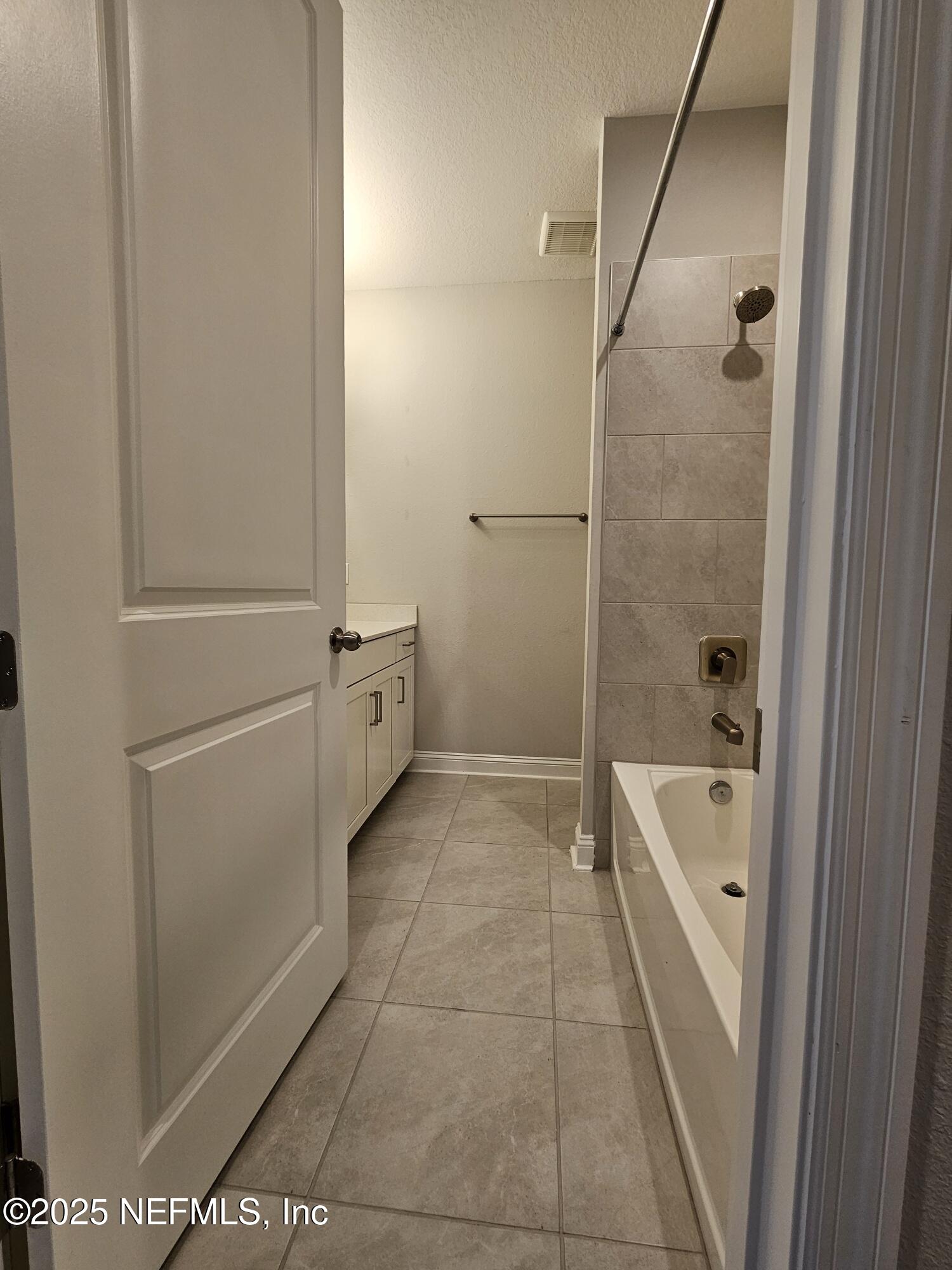 3434 Marsh Reserve Boulevard Jacksonville, FL 32224 - Photo 33 of 39 2nd floor full bath