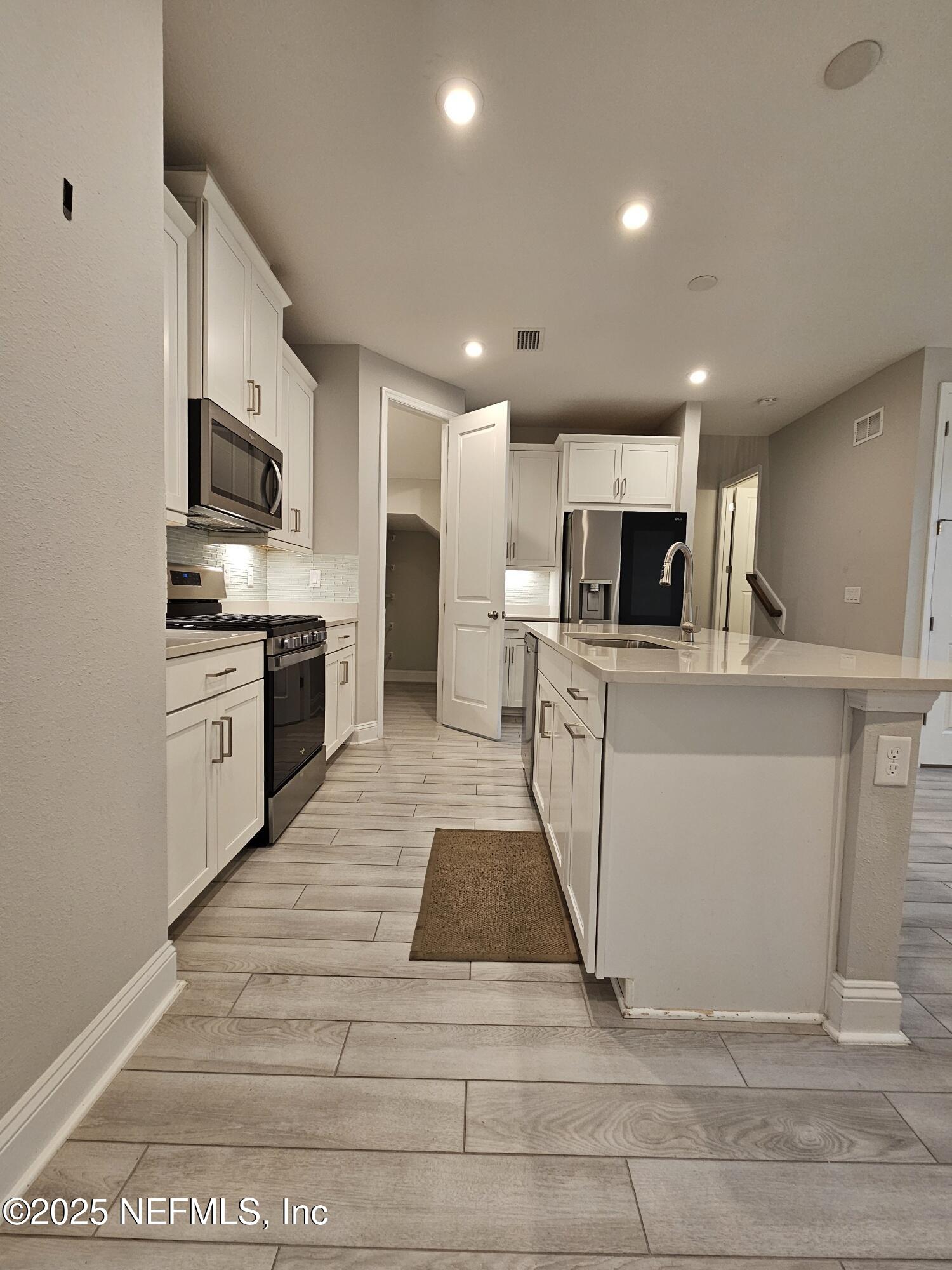 3434 Marsh Reserve Boulevard Jacksonville, FL 32224 - Photo 7 of 39 kitchen