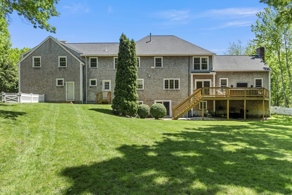160 Quail Run Marshfield, MA 02050 - Photo 4 of 42