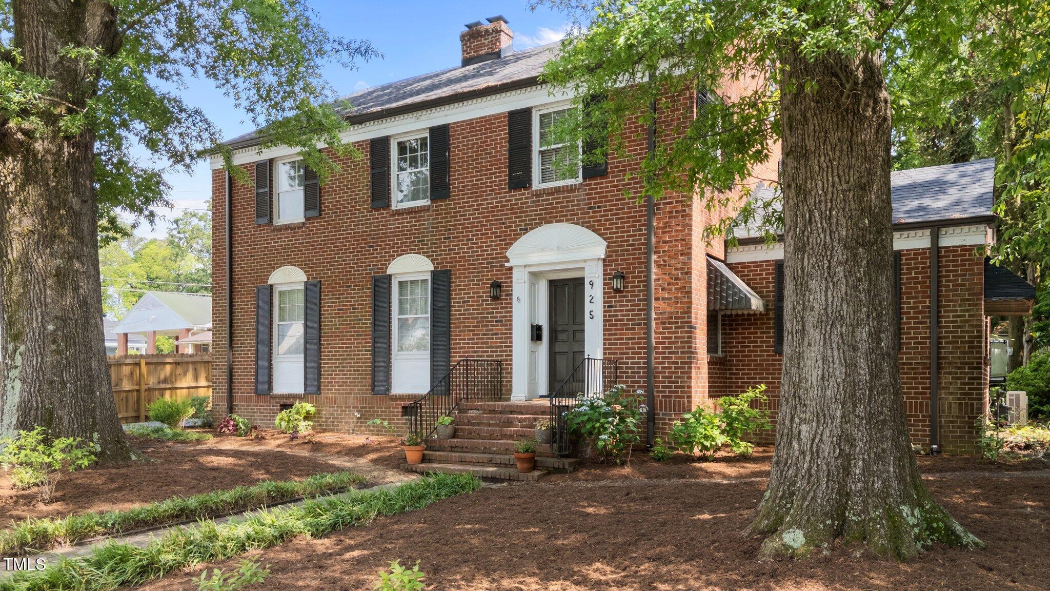 925 South Chestnut Street Henderson, NC 27536 - Photo 1 of 28 front view of house with a yard