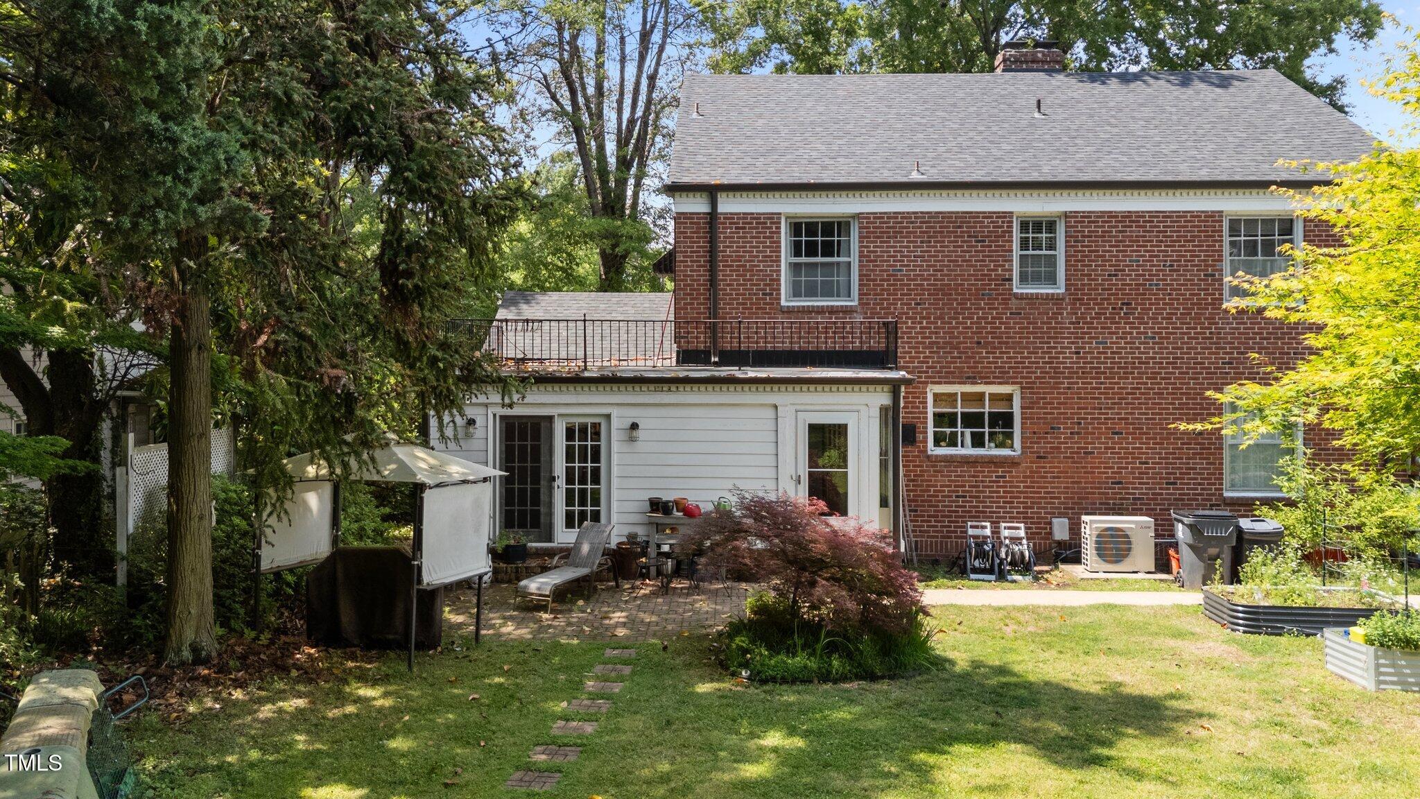 925 South Chestnut Street Henderson, NC 27536 - Photo 24 of 28 a view of a house with back yard