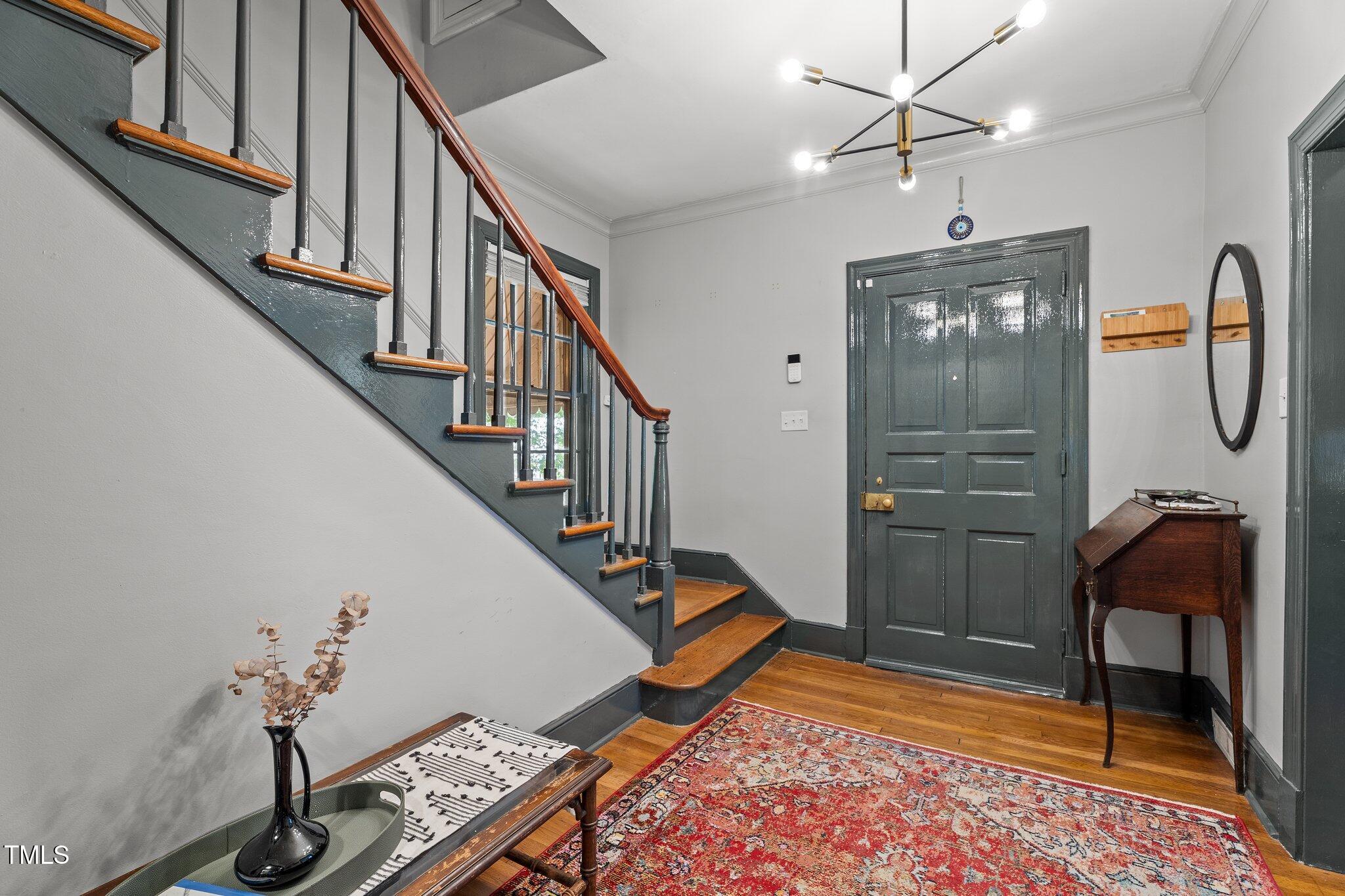925 South Chestnut Street Henderson, NC 27536 - Photo 4 of 28 a view of entryway and hall