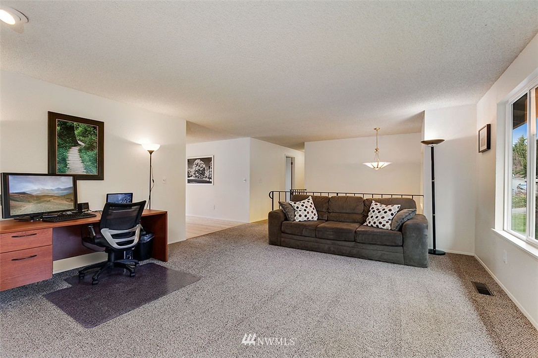 2527 Talbot Crest Drive South Renton, WA 98055 - Photo 4 of 23 Gallery Image 4