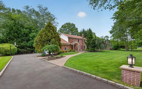 $1,399,999 | 12 Wildwood Drive, Dix Hills, NY 11746