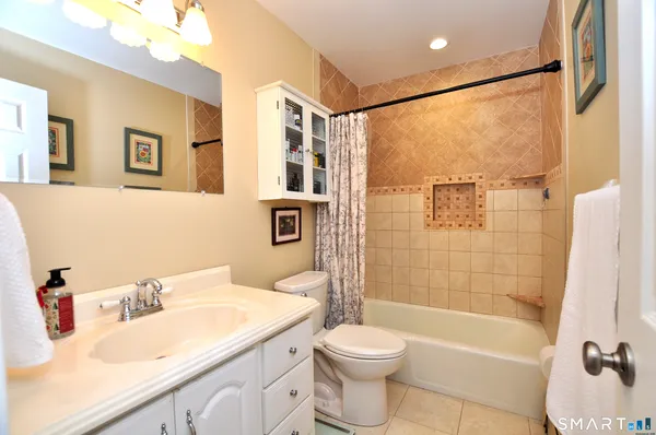 $524,900 | 17 Jefferson Drive, New Milford, CT 06776