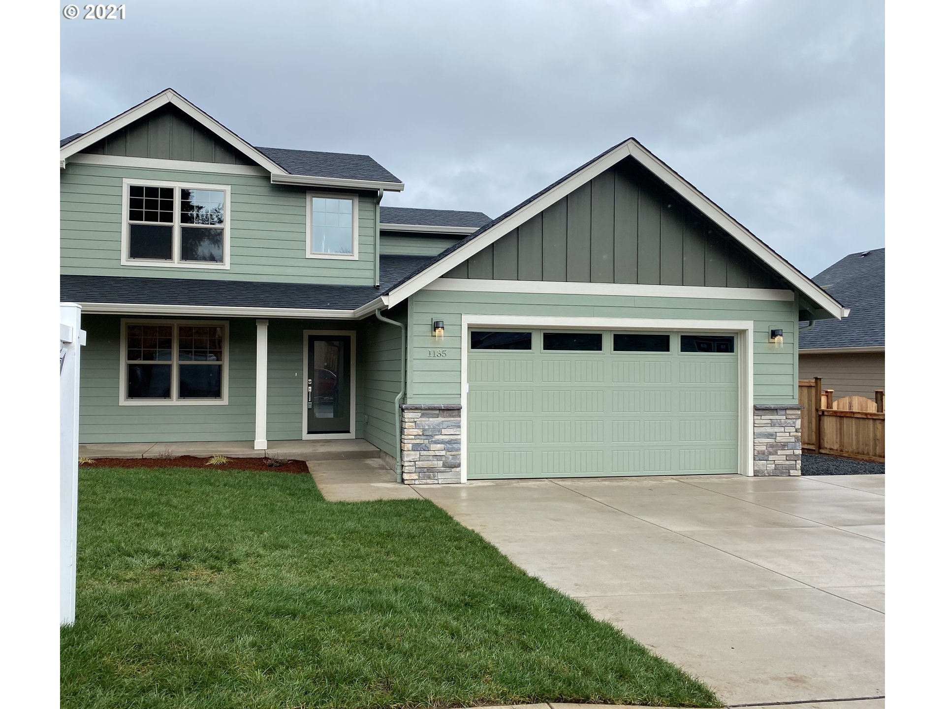 1135 South 57th Place Springfield, OR 97478 - Photo 2 of 21
