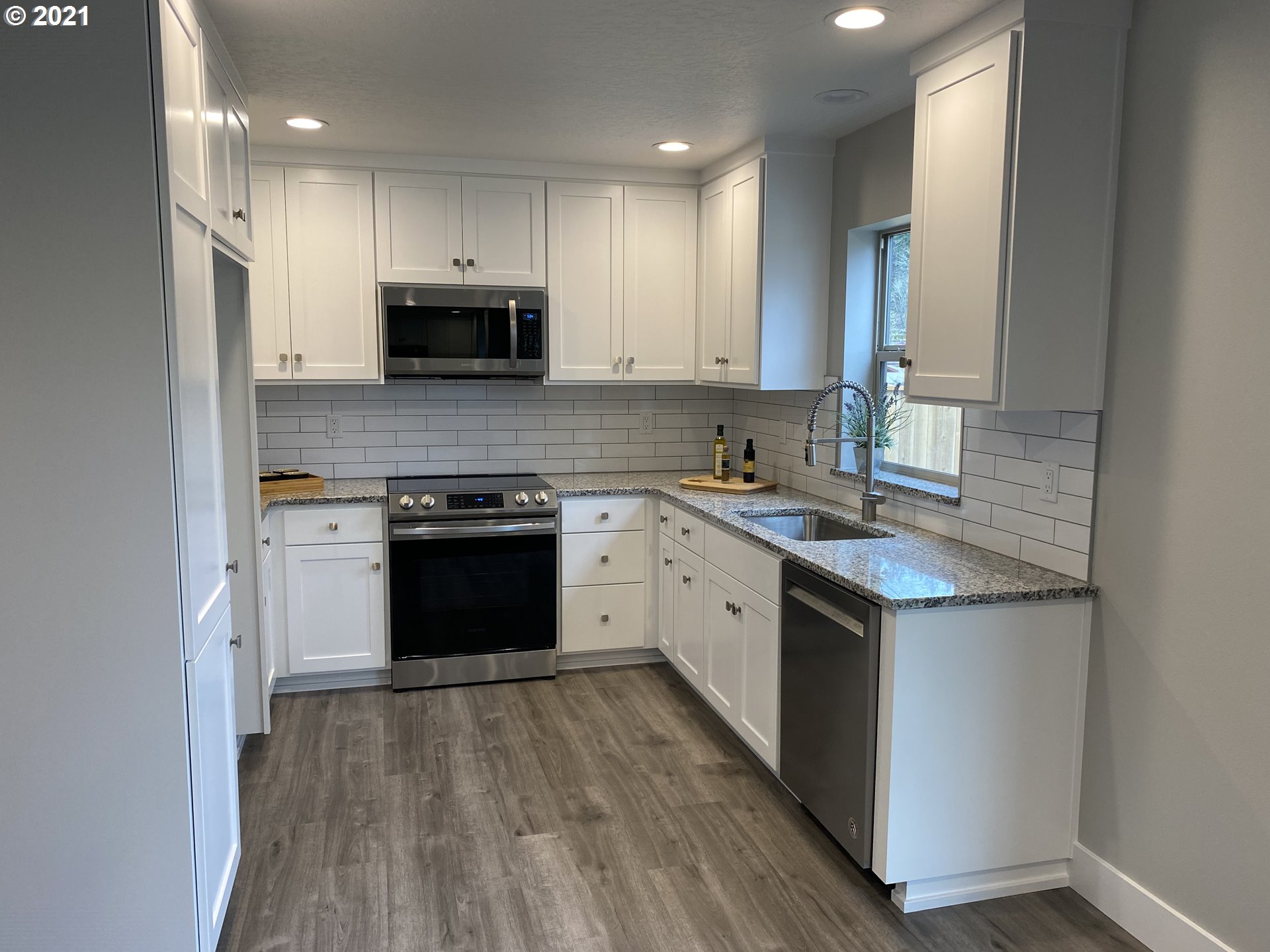 1135 South 57th Place Springfield, OR 97478 - Photo 5 of 21