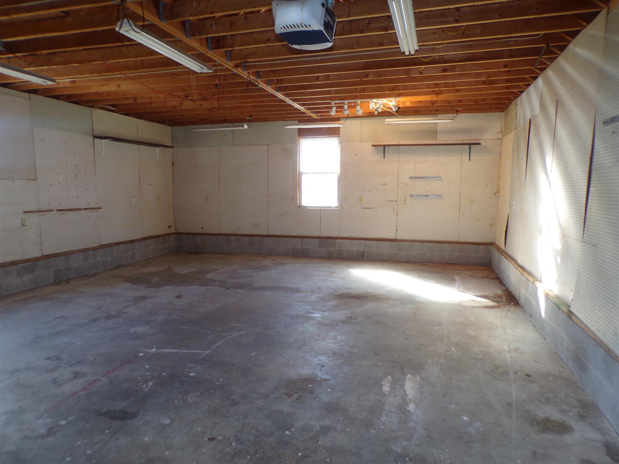 2117 Fall River Road Leoma, TN 38468 - Photo 22 of 24 Garage