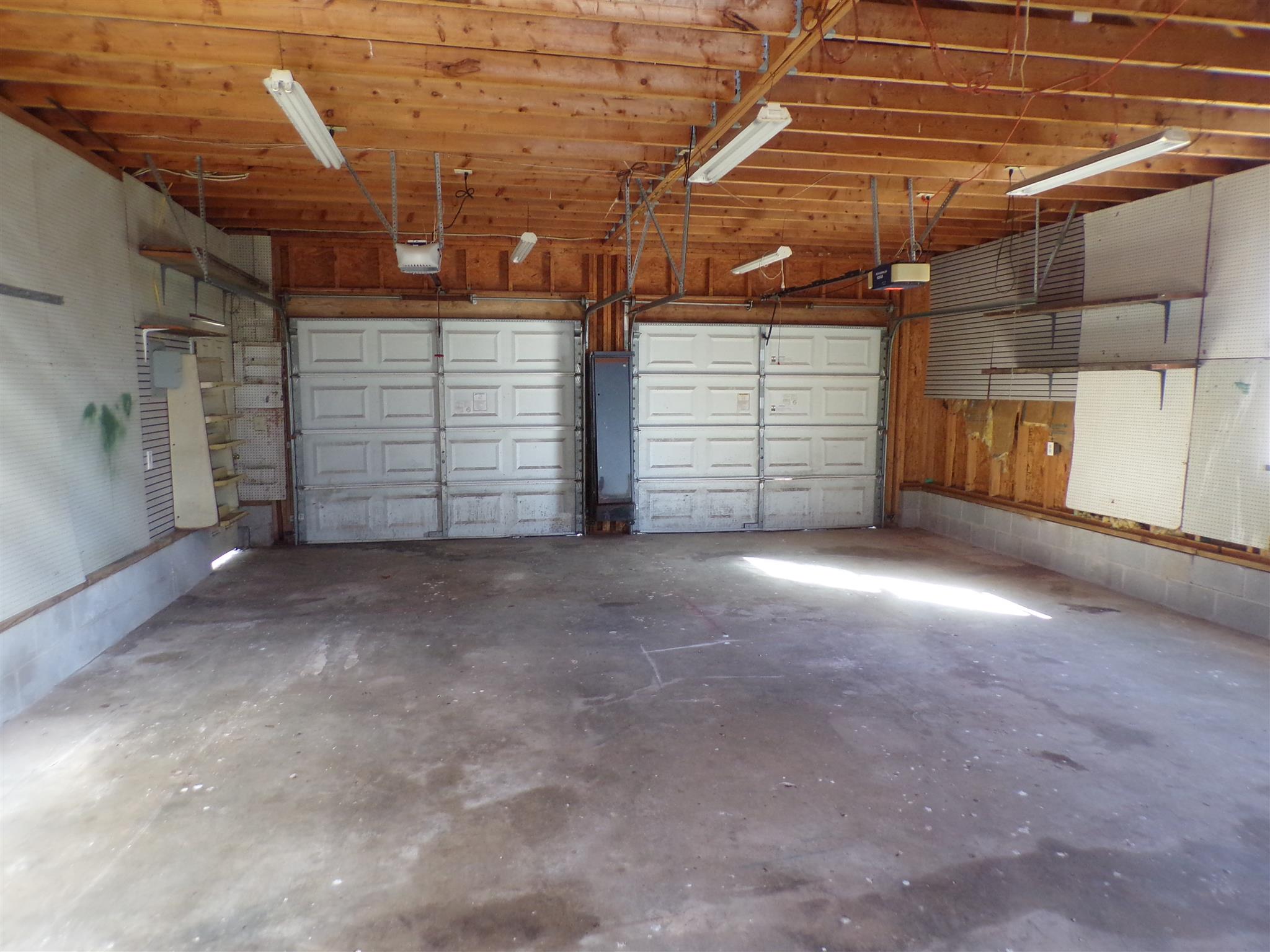 2117 Fall River Road Leoma, TN 38468 - Photo 23 of 24 Garage