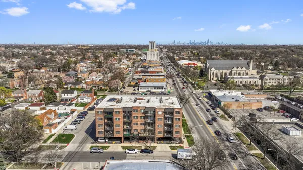 $2,100 | 1601 North 76th Court, Unit 307, Elmwood Park, IL 60707