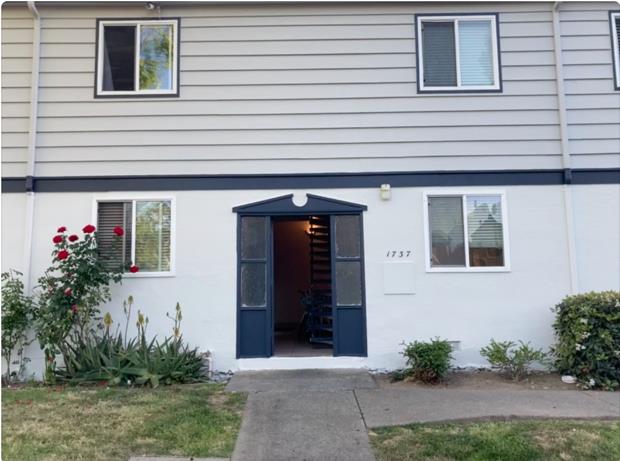 1737 Ross Circle, Unit 4 San Jose, CA 95124 - Photo 1 of 1 a front view of a house with garden