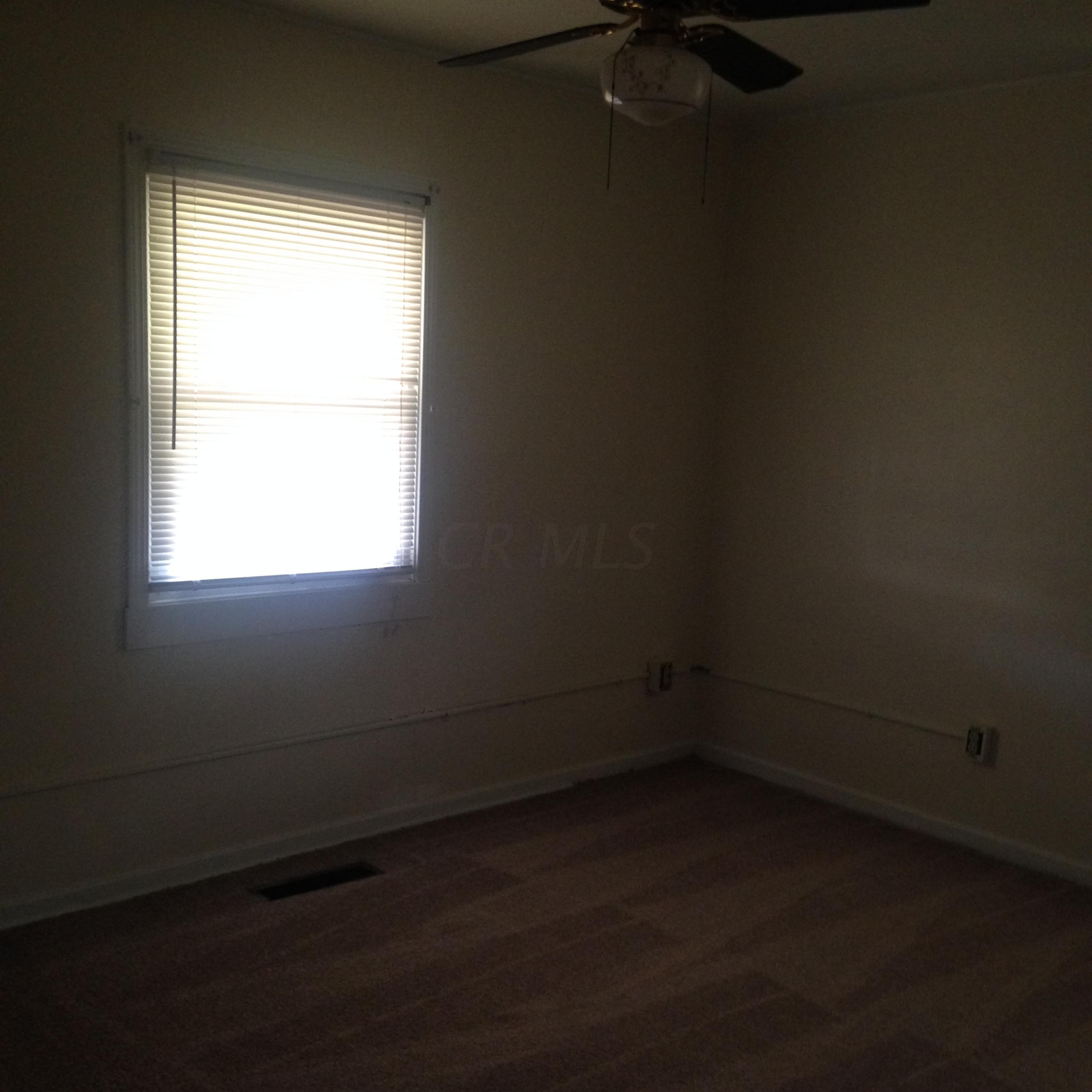 989 Exeter Road Columbus, OH 43213 - Photo 3 of 6