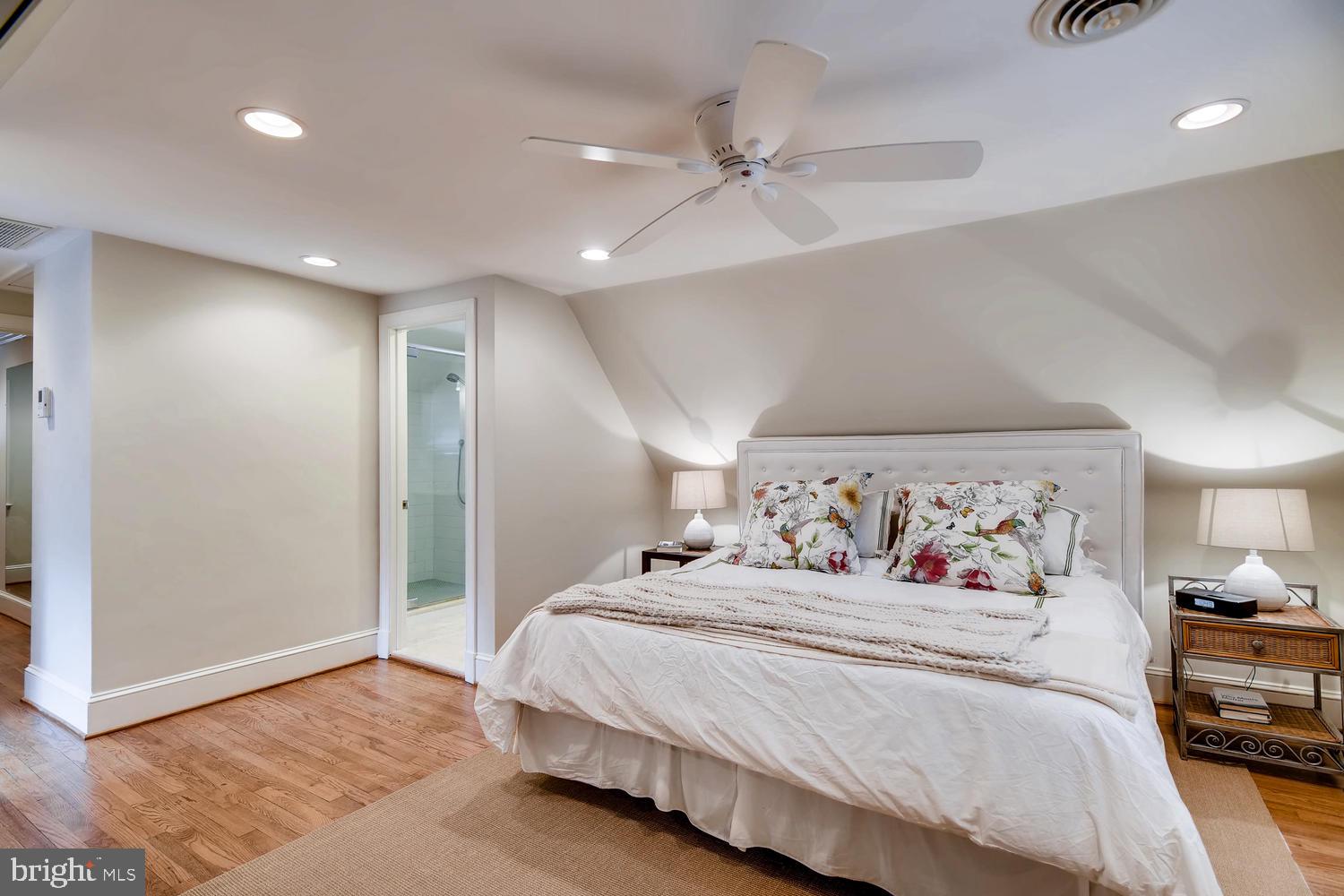 314 Broxton Road Baltimore, MD 21212 - Photo 22 of 47 renovated master suite on third level