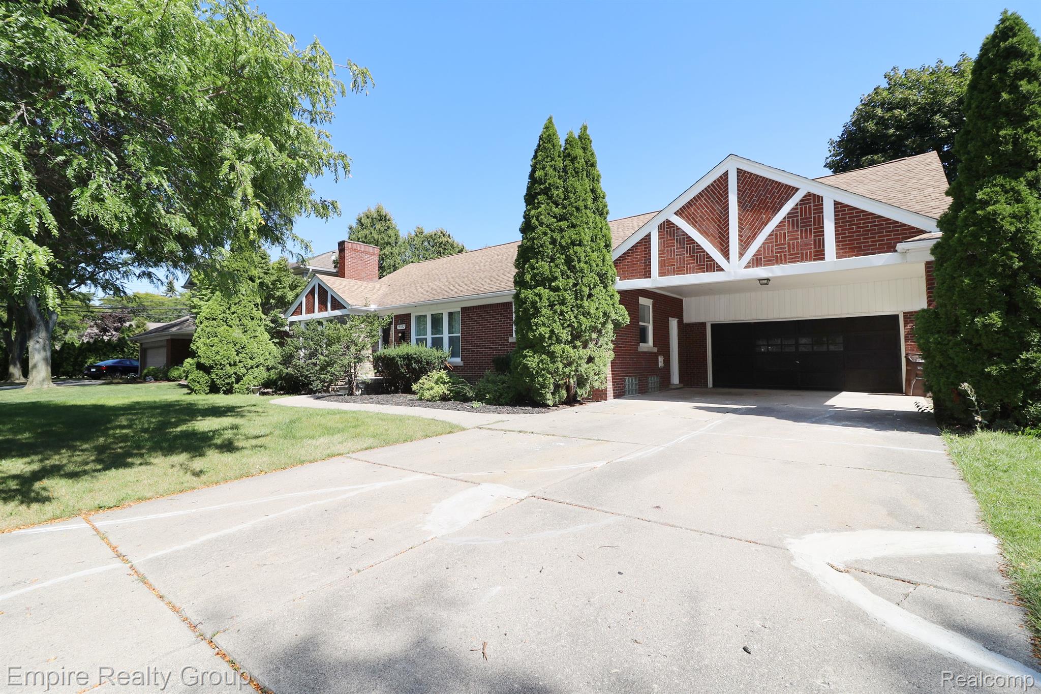 19852 Holiday Road Grosse Pointe, MI 48236 - Photo 3 of 54 Gallery Image 3