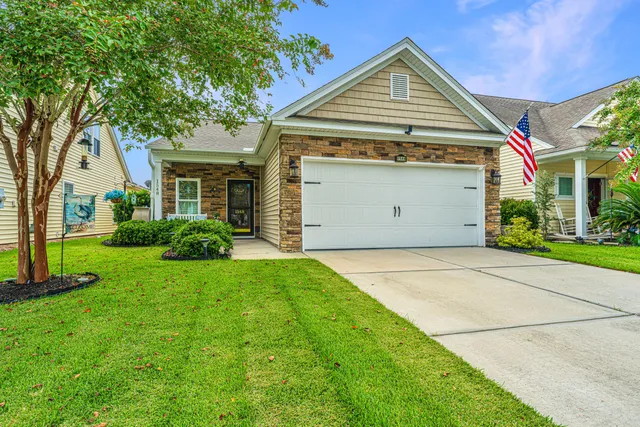 $560,000 | 1548 Oldenburg Drive, Mount Pleasant, SC 29429