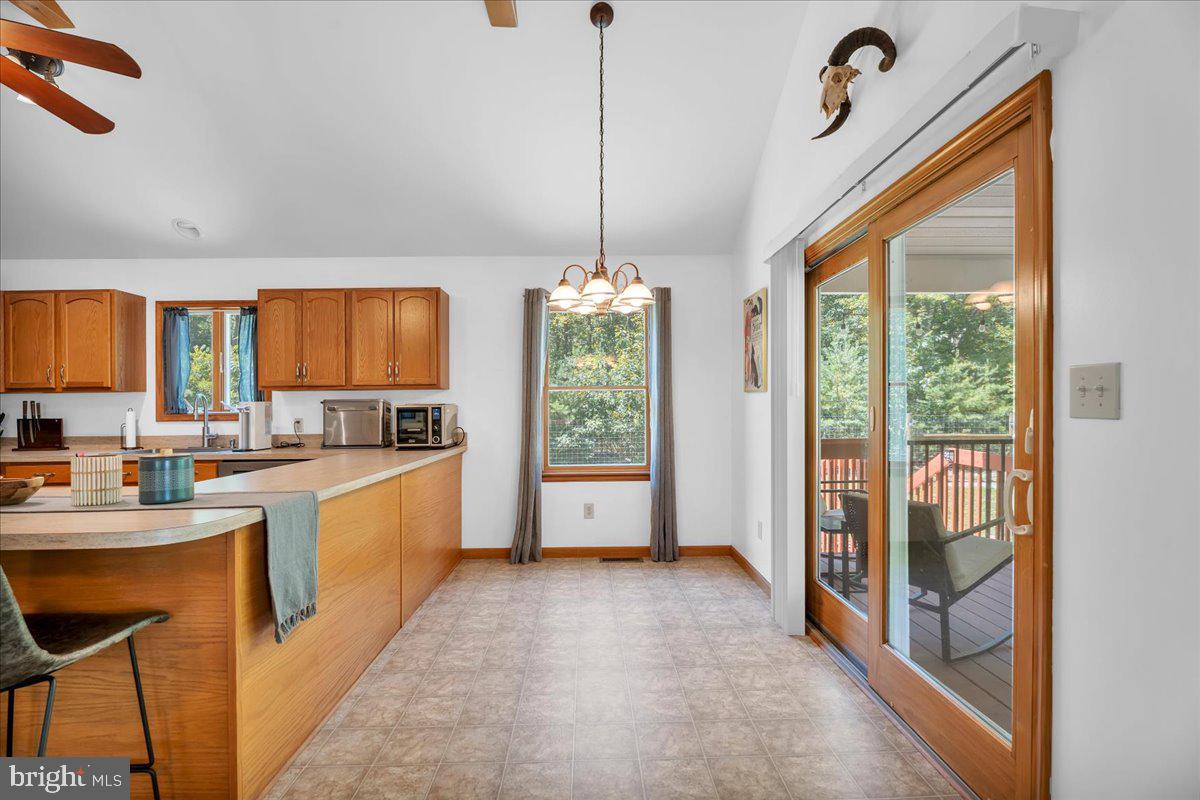 195 Carlisle Place Road Leesburg, NJ 08327 - Photo 13 of 49 Dining Area