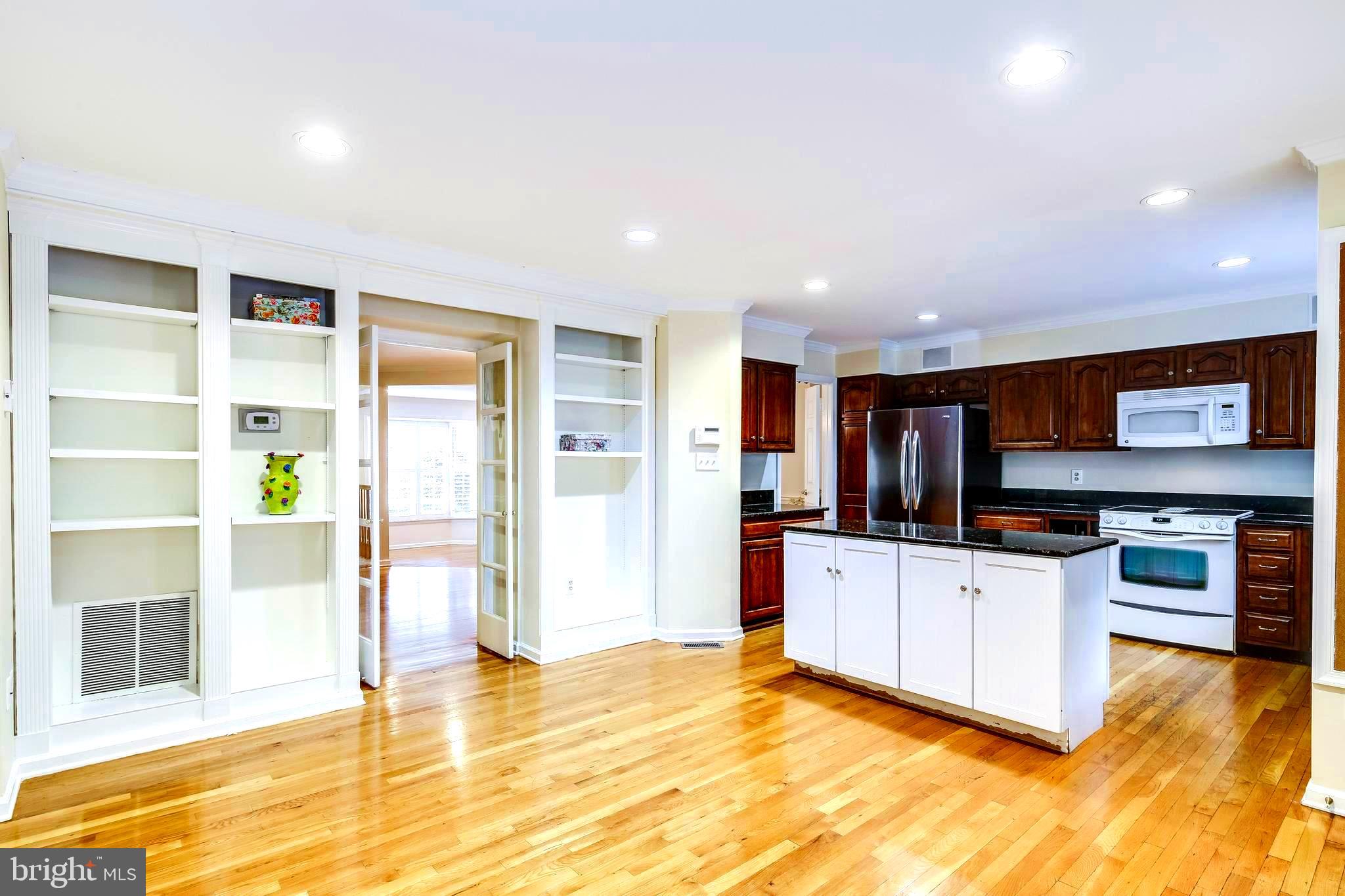 10781 Brewer House Road Rockville, MD 20852 - Photo 6 of 31