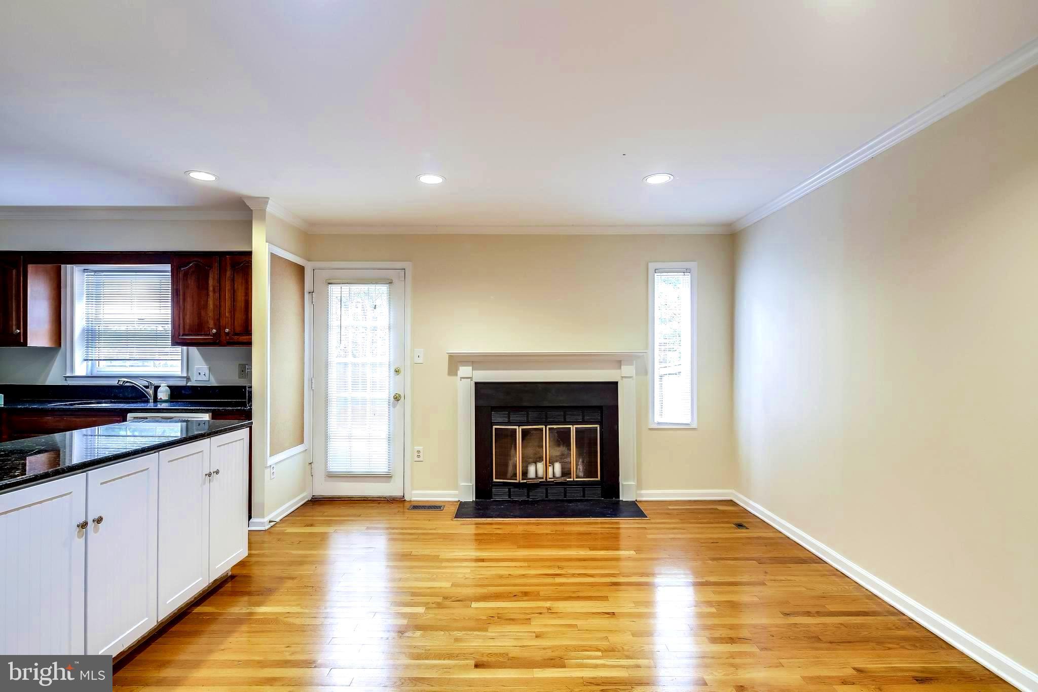 10781 Brewer House Road Rockville, MD 20852 - Photo 9 of 31