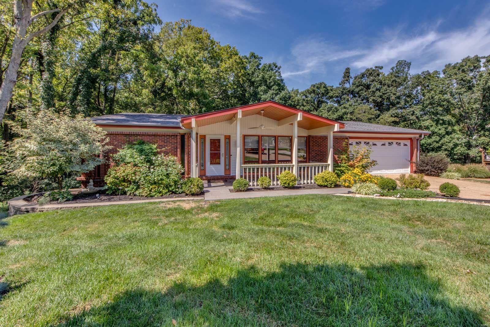 907 Ridge Tree Lane St. Louis, MO 63131 - Photo 1 of 50 Gallery Image 1