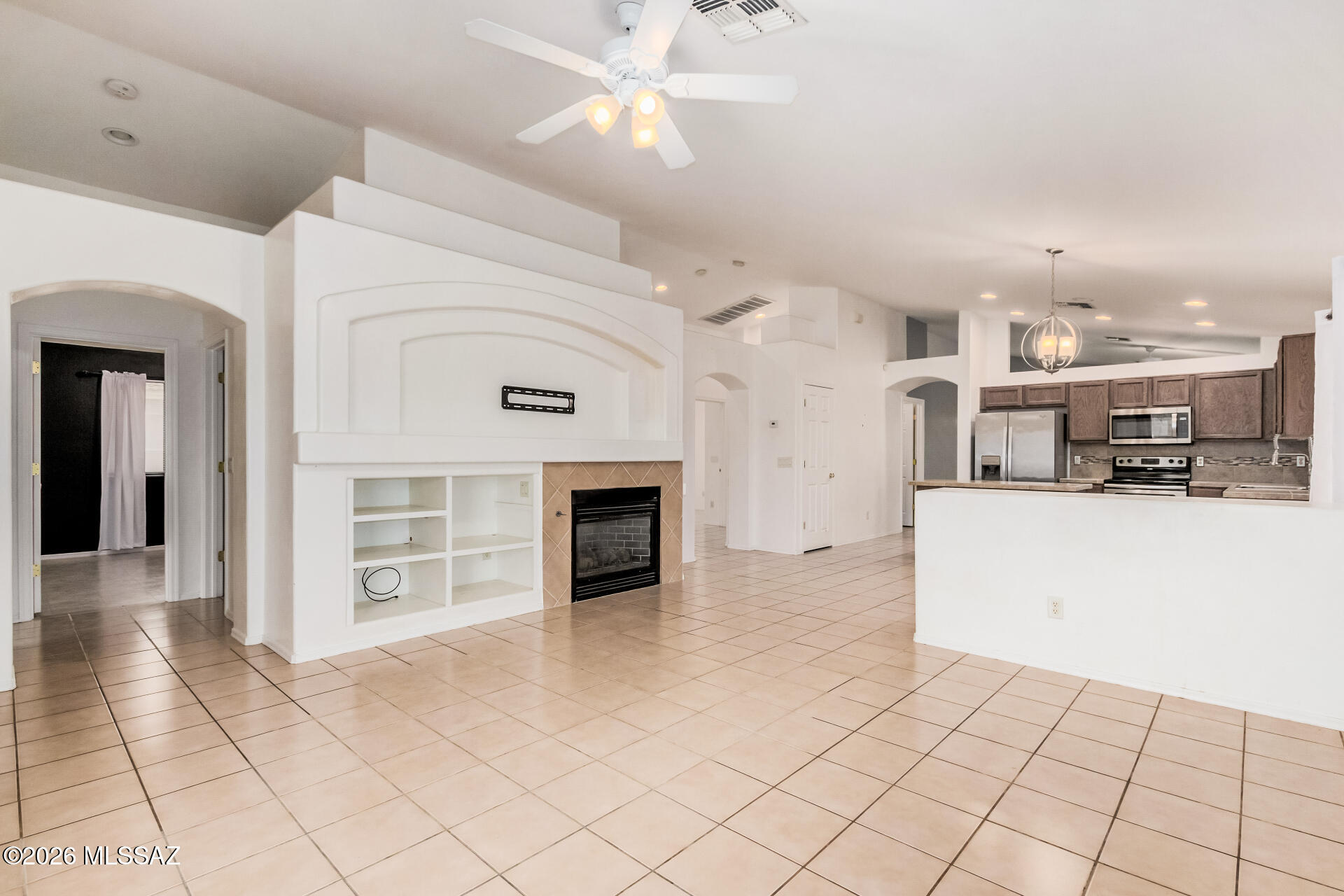 8509 East Sarnoff Ridge Loop Tucson, AZ 85710 - Photo 9 of 32