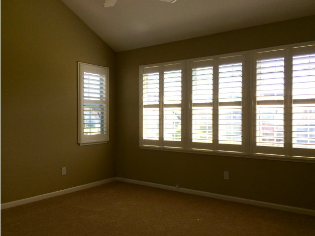 9 Muirfield Road Half Moon Bay, CA 94019 - Photo 14 of 16 an empty room with a window