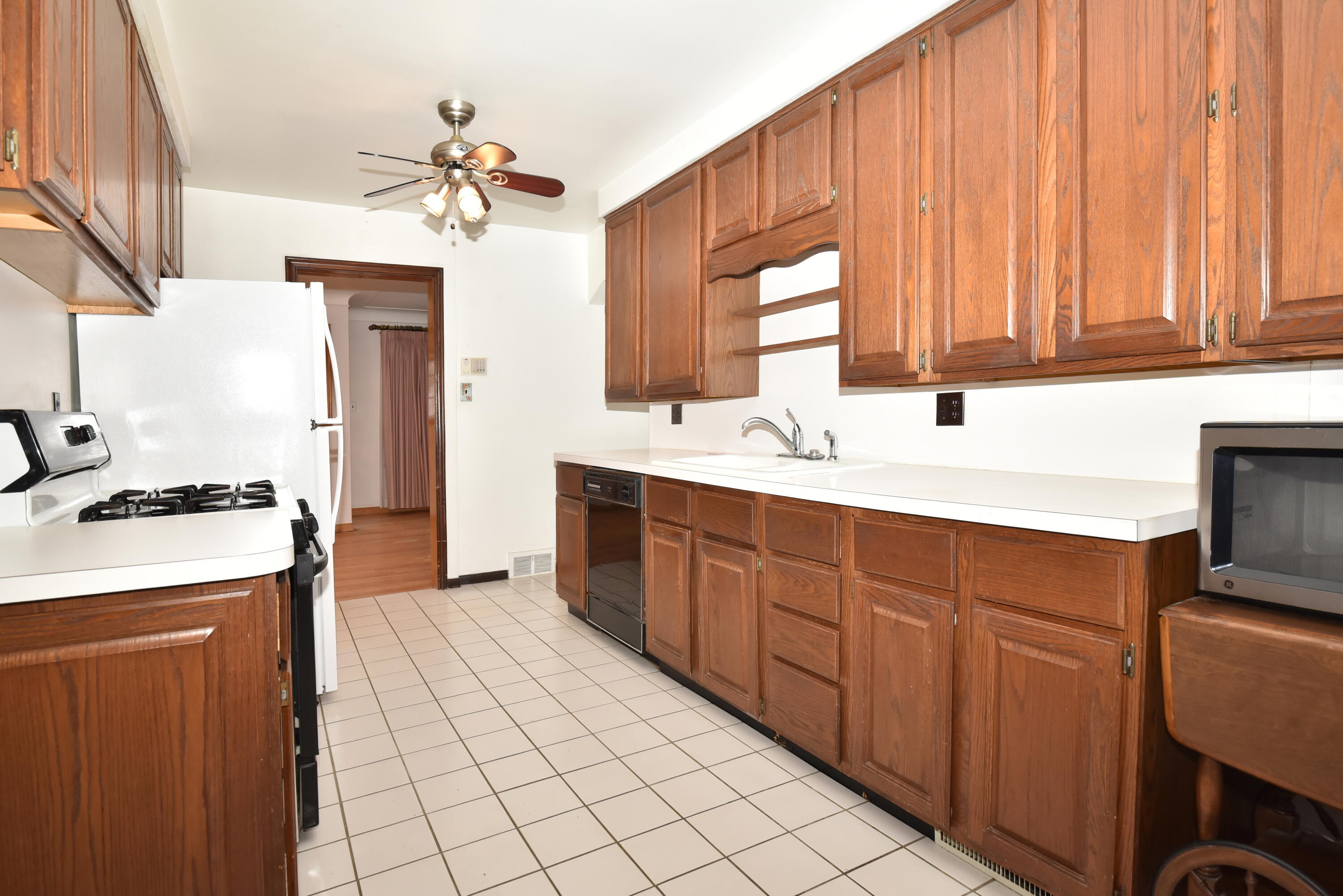 9257 Reeck Road Allen Park, MI 48101 - Photo 8 of 32 9257 Reeck_07
