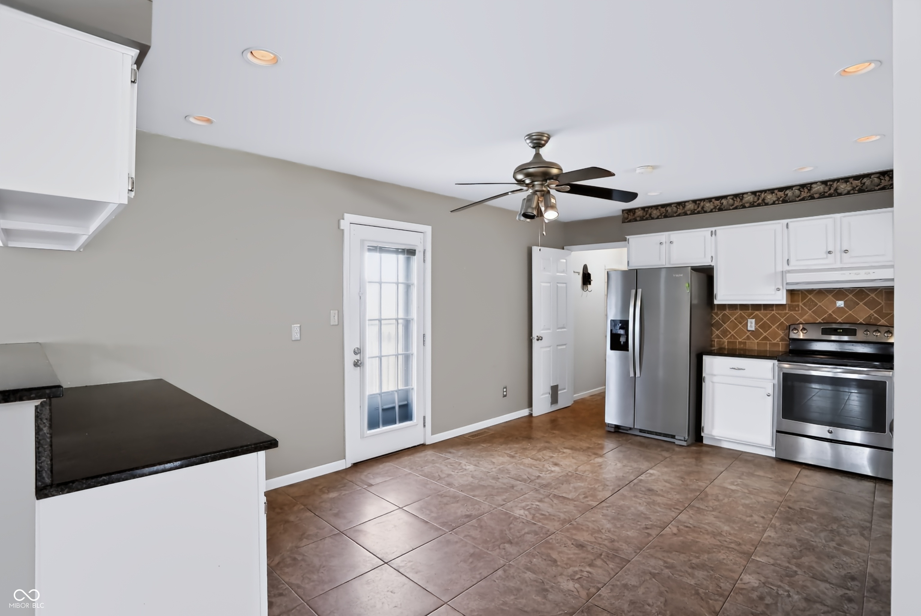 1186 Madrid Road Greenwood, IN 46143 - Photo 10 of 53