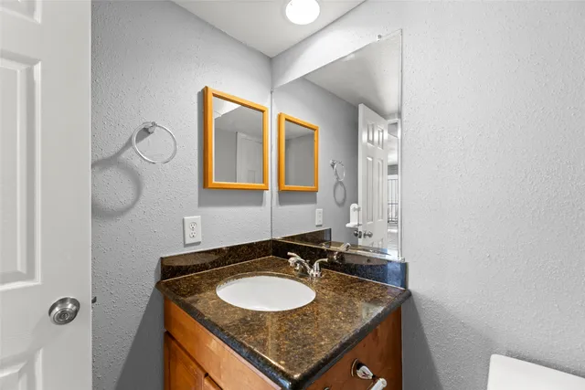 $950 | 2100 Wilcrest Drive, Unit 141, Houston, TX 77077