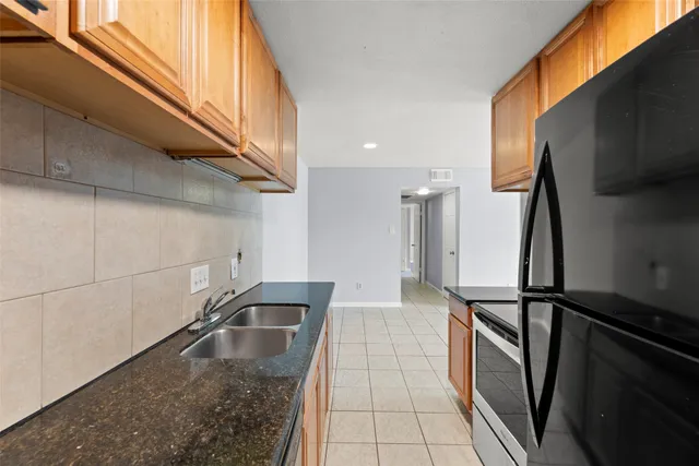 $950 | 2100 Wilcrest Drive, Unit 141, Houston, TX 77077