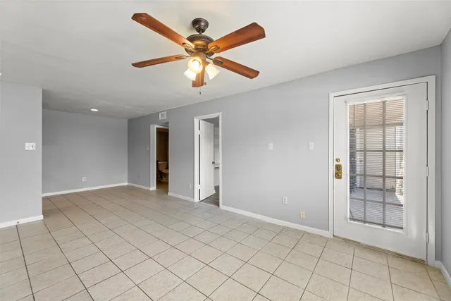 $950 | 2100 Wilcrest Drive, Unit 141, Houston, TX 77077