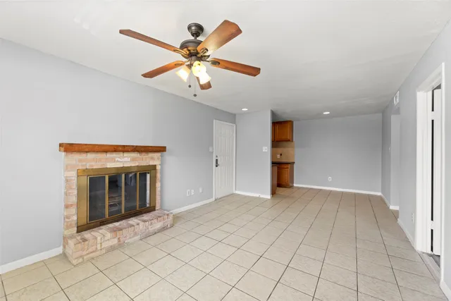 $950 | 2100 Wilcrest Drive, Unit 141, Houston, TX 77077