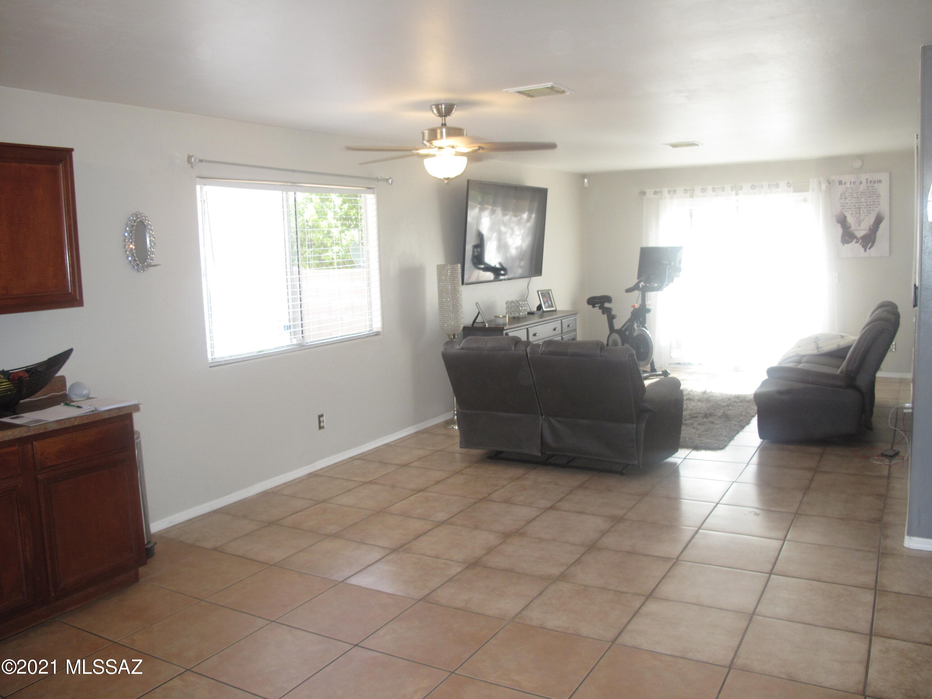128 East Medina Road Tucson, AZ 85756 - Photo 3 of 22 Gallery Image 3