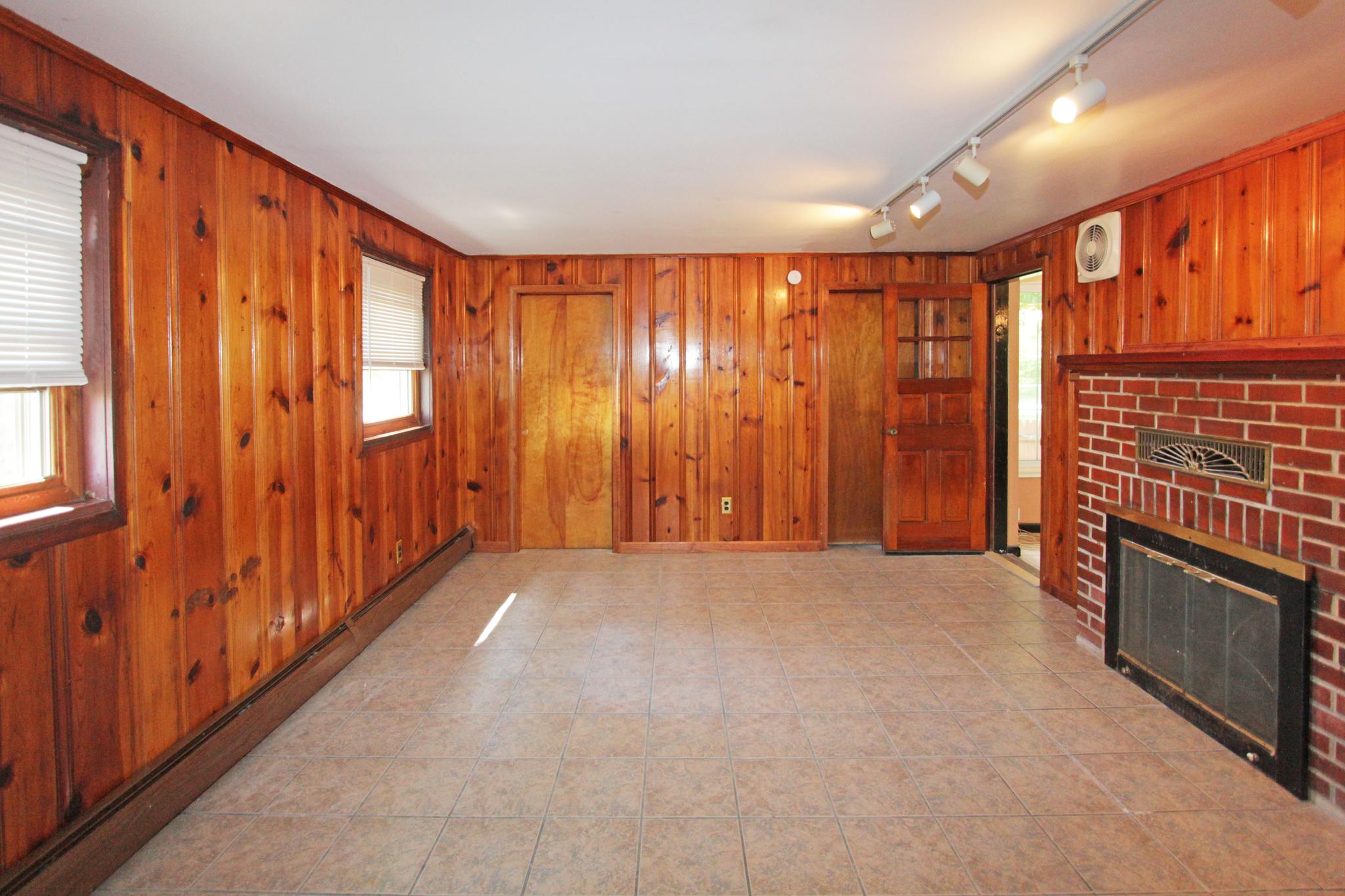 929 Cherry Tree Road Aston, PA 19014 - Photo 4 of 26 Family Room