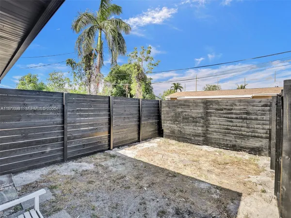 $2,575 | 708 North 20th Avenue, Unit 12, Hollywood, FL 33020