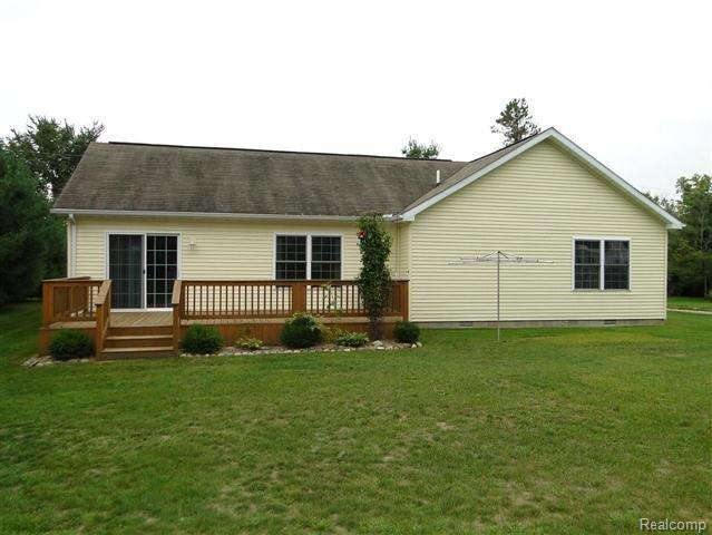 10383 East Mt Morris Road Davison, MI 48423 - Photo 12 of 16 11 Back.JPG