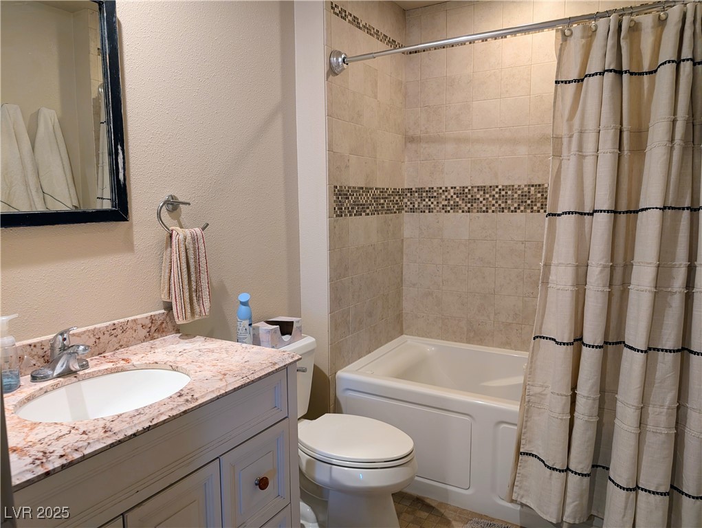 8320 Mother Lode Road Pioche, NV 89043 - Photo 37 of 46 Full bathroom with a shower/jetted tub combo with vanity