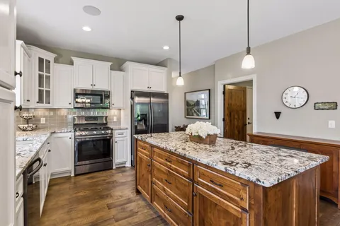 $625,000 | 25441 Heims Lake Circle, Wyoming, MN 55092