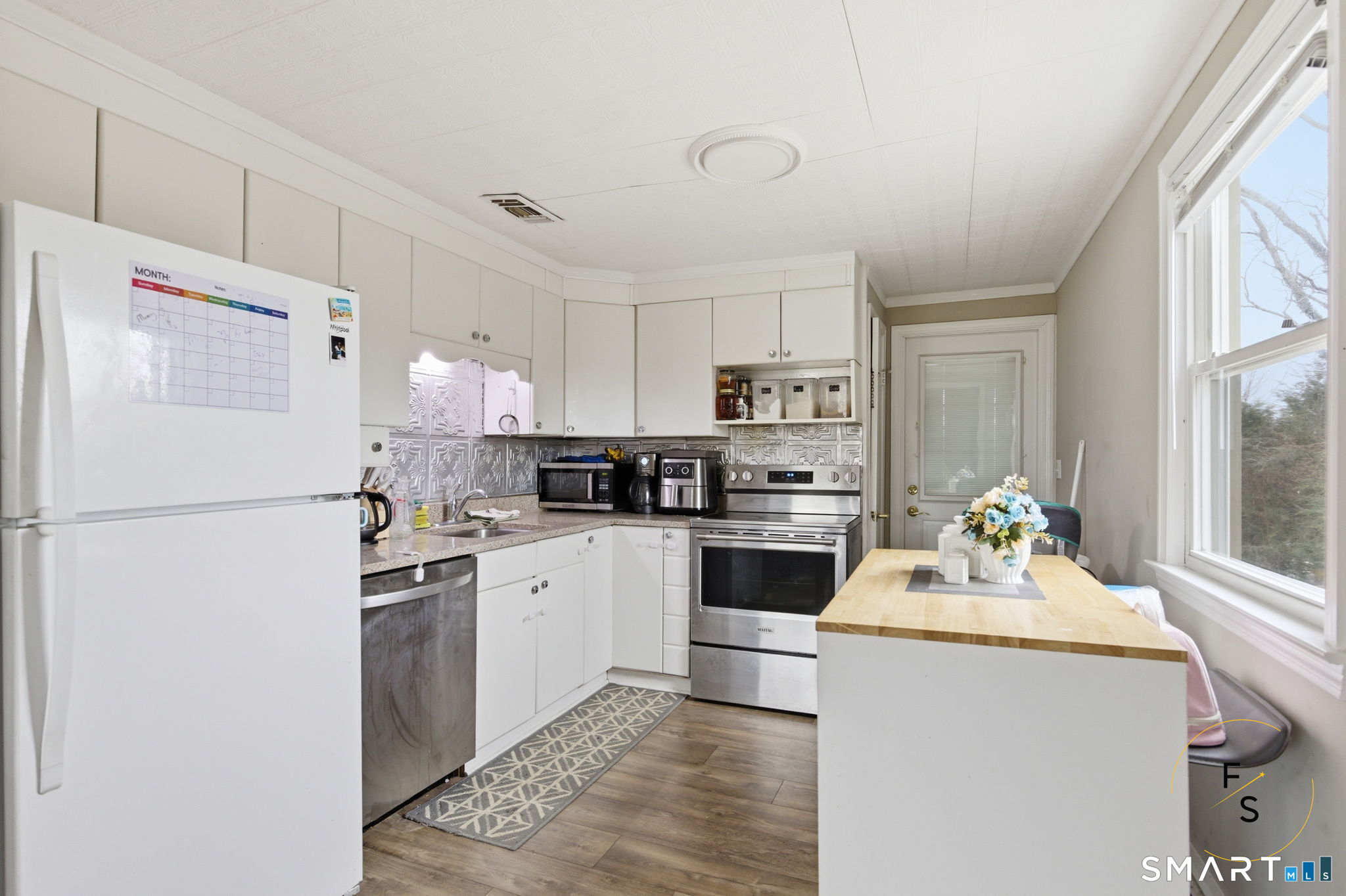 26 Martin Road Bristol, CT 06010 - Photo 9 of 30