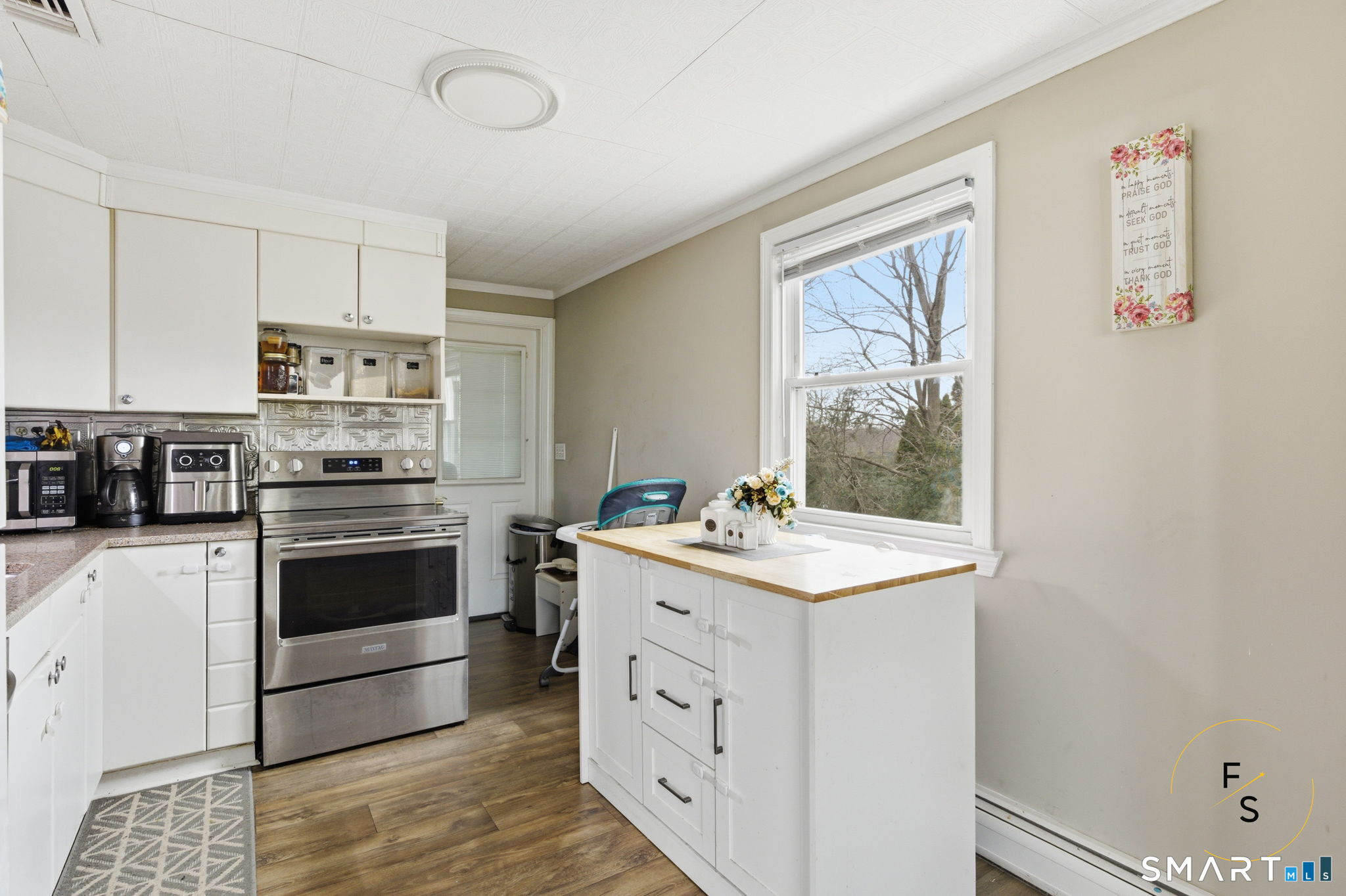 26 Martin Road Bristol, CT 06010 - Photo 10 of 30