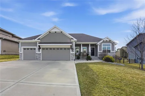 $610,000 | 10014 North Palmer Avenue, Kansas City, MO 64157