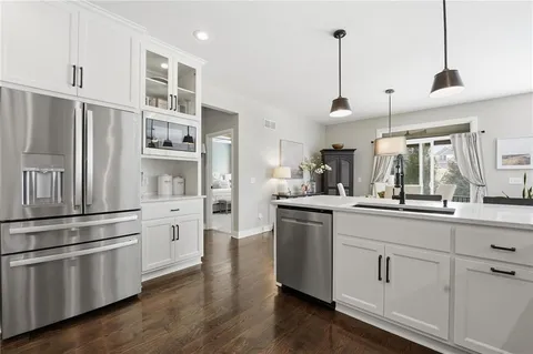 $610,000 | 10014 North Palmer Avenue, Kansas City, MO 64157