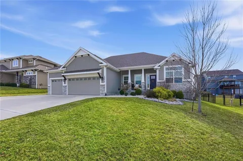 $610,000 | 10014 North Palmer Avenue, Kansas City, MO 64157