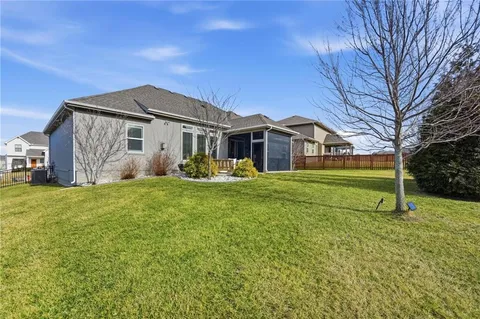 $610,000 | 10014 North Palmer Avenue, Kansas City, MO 64157