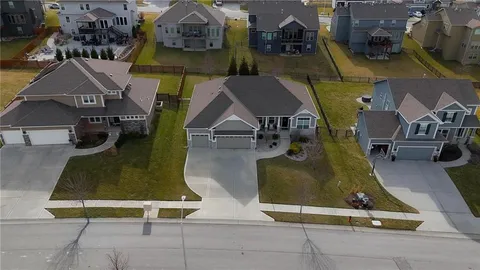 $610,000 | 10014 North Palmer Avenue, Kansas City, MO 64157