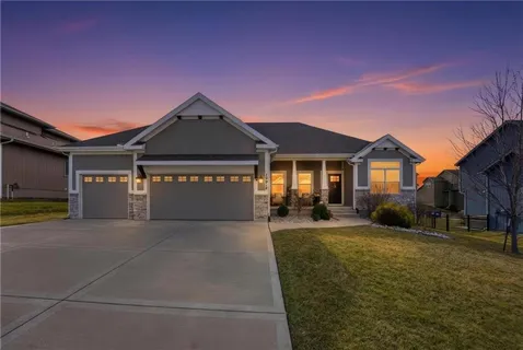 $610,000 | 10014 North Palmer Avenue, Kansas City, MO 64157