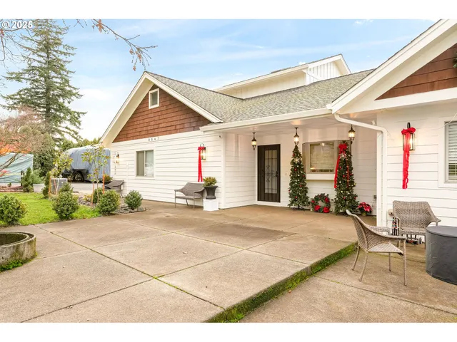 a view of a house with entertaining space