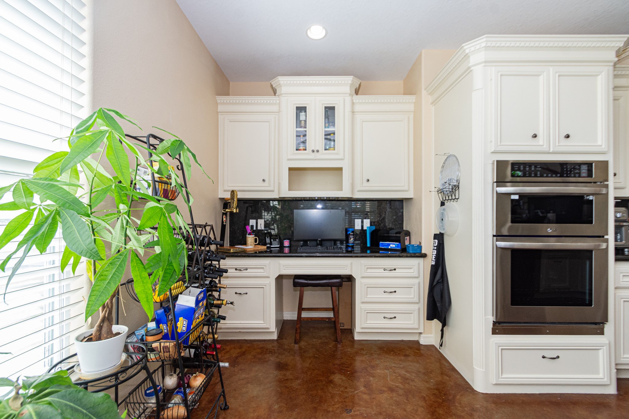 5 Shore Acres Circle Shoreacres, TX 77571 - Photo 13 of 38 a kitchen with a stove and a chandelier