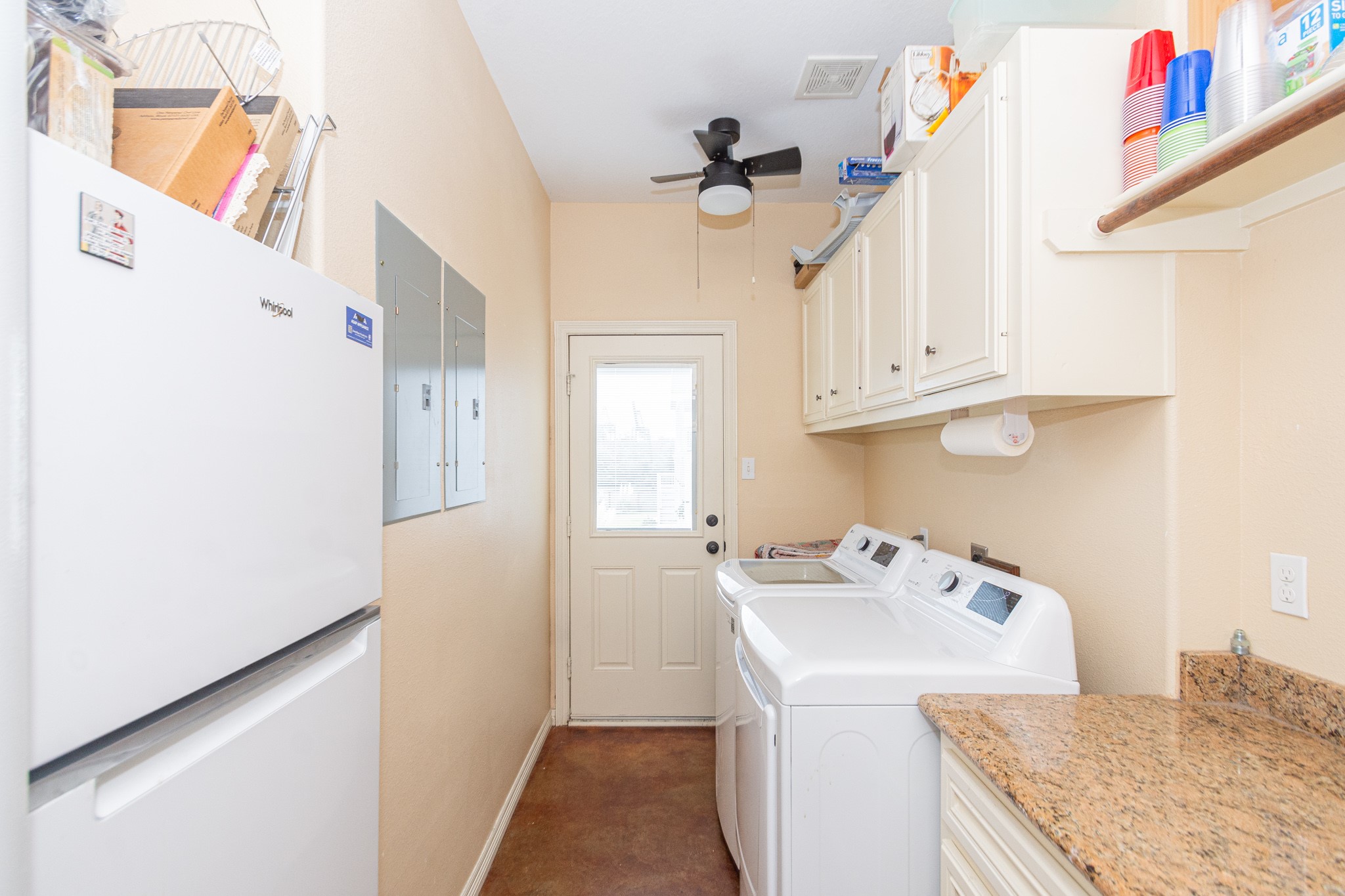 5 Shore Acres Circle Shoreacres, TX 77571 - Photo 24 of 38 a utility room with dryer and washer